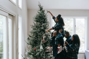 Easy Activities to Bond with Loved Ones Around the Holidays